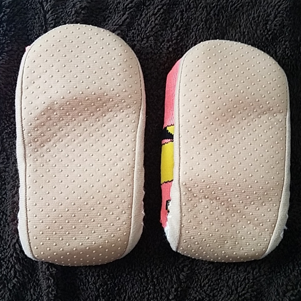 Pikachu slippers - Picture 2 of 2